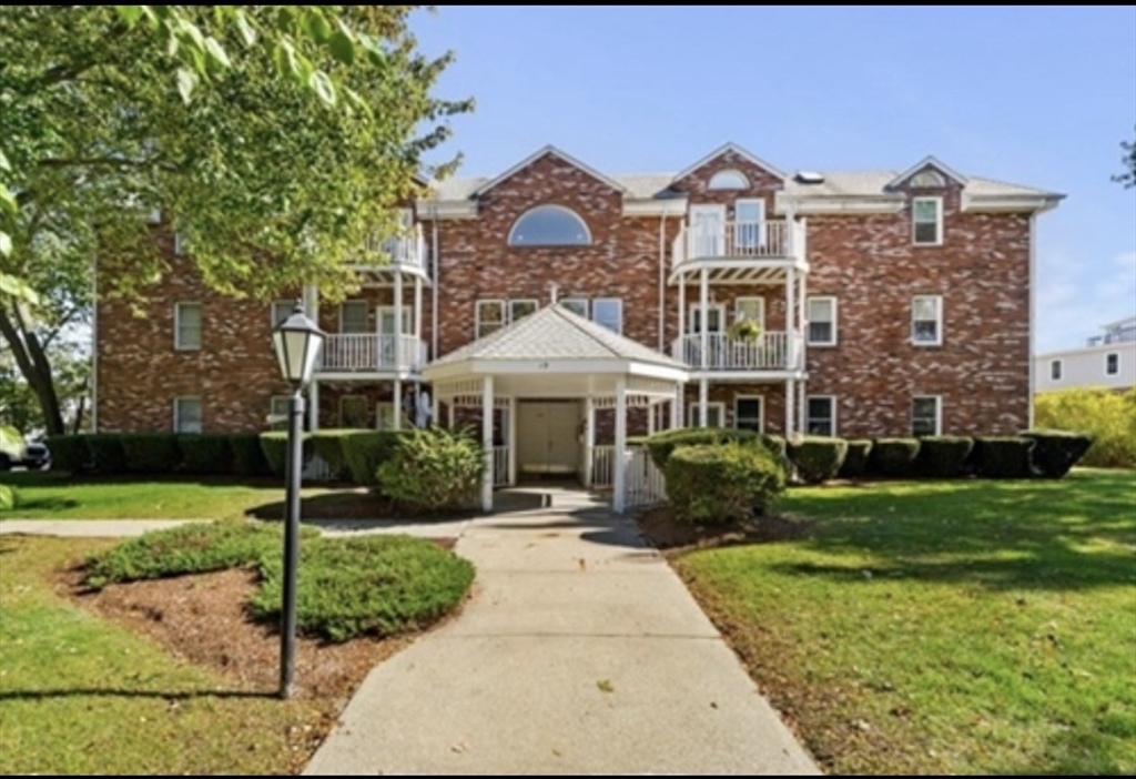 19 Paris Street, Medford, Massachusetts, 2 Bedrooms Bedrooms, 5 Rooms Rooms,2 BathroomsBathrooms,Residential,For Sale,Paris Street,73554489
