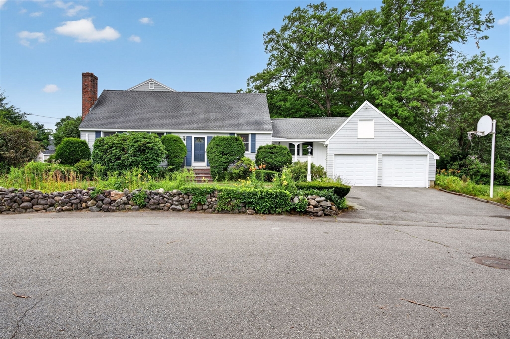 8 Marion Ave, Andover, Massachusetts, 4 Bedrooms Bedrooms, 8 Rooms Rooms,3 BathroomsBathrooms,Residential,For Sale,Marion Ave,73554638