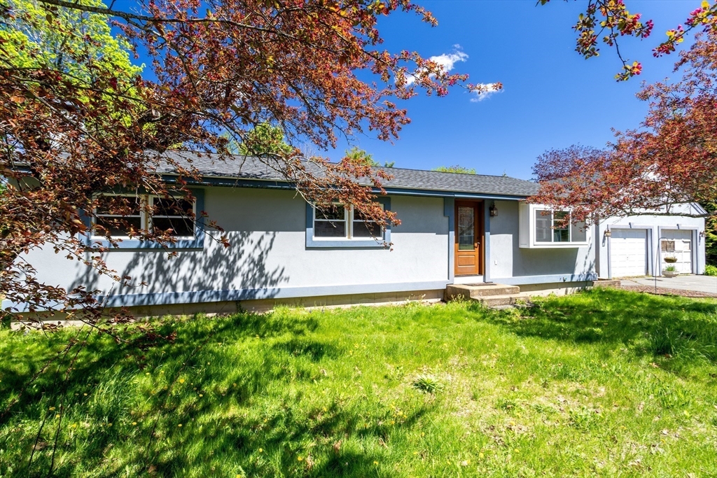 17 Fairview, Ashburnham, Massachusetts, 3 Bedrooms Bedrooms, 6 Rooms Rooms,2 BathroomsBathrooms,Residential,For Sale,Fairview,73518974