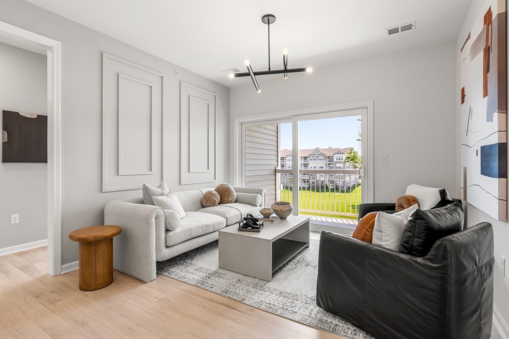 5 Peters Farm Way, Westborough, Massachusetts, 2 Bedrooms Bedrooms, 6 Rooms Rooms,2 BathroomsBathrooms,Residential,For Sale,Peters Farm Way,73554658