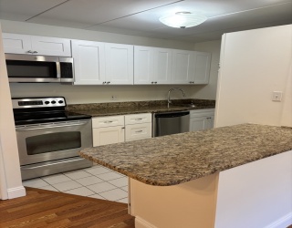 298 Commercial St, Braintree, Massachusetts, 2 Bedrooms Bedrooms, 4 Rooms Rooms,1 BathroomBathrooms,Residential,For Sale,Commercial St,73554661