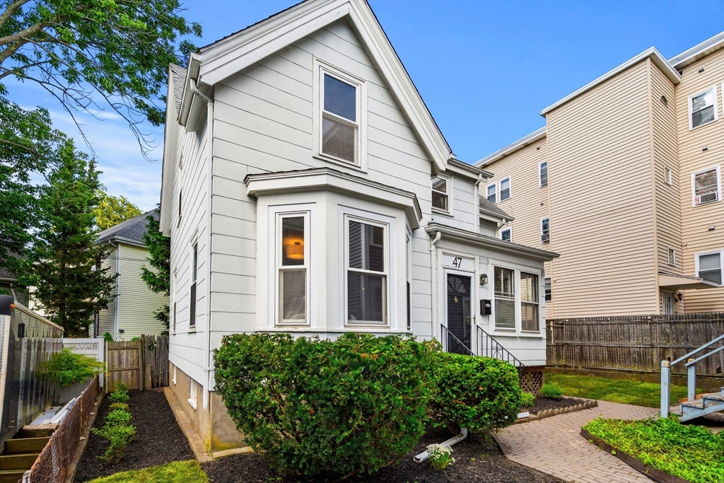 47 Elliott St, Beverly, Massachusetts, 3 Bedrooms Bedrooms, 6 Rooms Rooms,1.5 BathroomsBathrooms,Residential,For Sale,Elliott St,73541650