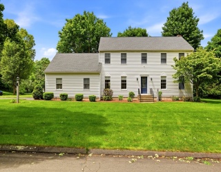 2 Christopher Cir, Wilbraham, Massachusetts, 4 Bedrooms Bedrooms, 9 Rooms Rooms,2.5 BathroomsBathrooms,Residential,For Sale,Christopher Cir,73528892