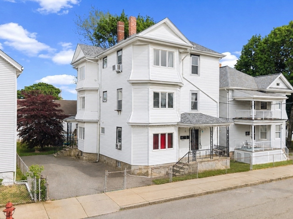 52 Lapham St., Fall River, Massachusetts, 9 Bedrooms Bedrooms, 15 Rooms Rooms,3 BathroomsBathrooms,Residential Income,For Sale,Lapham St.,73527031