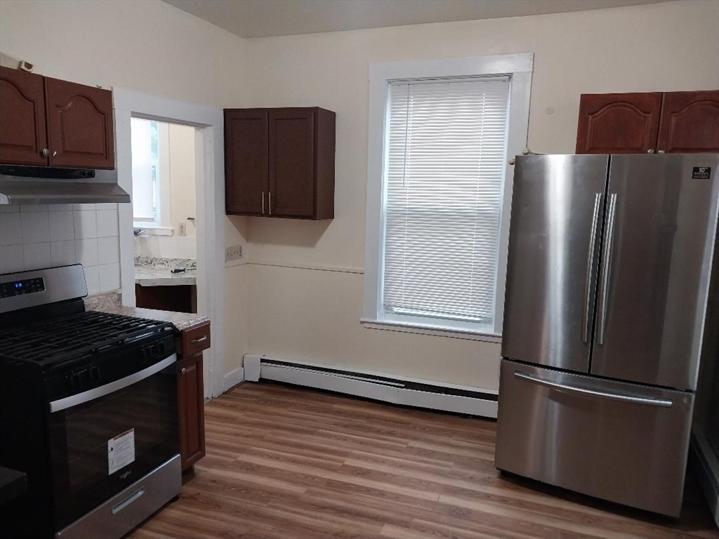 15 Astor St, Lynn, Massachusetts, 3 Bedrooms Bedrooms, 5 Rooms Rooms,1 BathroomBathrooms,Residential Lease,For Rent,Astor St,73527993