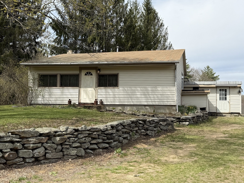 15 Old East St, Petersham, Massachusetts, 1 Bedroom Bedrooms, 5 Rooms Rooms,1 BathroomBathrooms,Residential,For Sale,Old East St,73515780