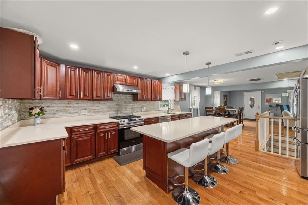33 Prince St, Brockton, Massachusetts, 4 Bedrooms Bedrooms, 7 Rooms Rooms,2 BathroomsBathrooms,Residential,For Sale,Prince St,73531558