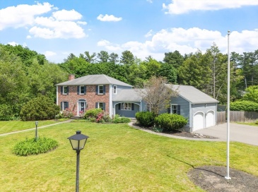 2 Rourke Lane, Lynnfield, Massachusetts, 4 Bedrooms Bedrooms, 8 Rooms Rooms,2.5 BathroomsBathrooms,Residential,For Sale,Rourke Lane,73528849