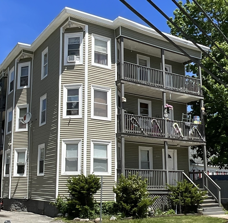121 Charlton St, Southbridge, Massachusetts, 15 Bedrooms Bedrooms, 27 Rooms Rooms,6 BathroomsBathrooms,Residential Income,For Sale,Charlton St,73520286