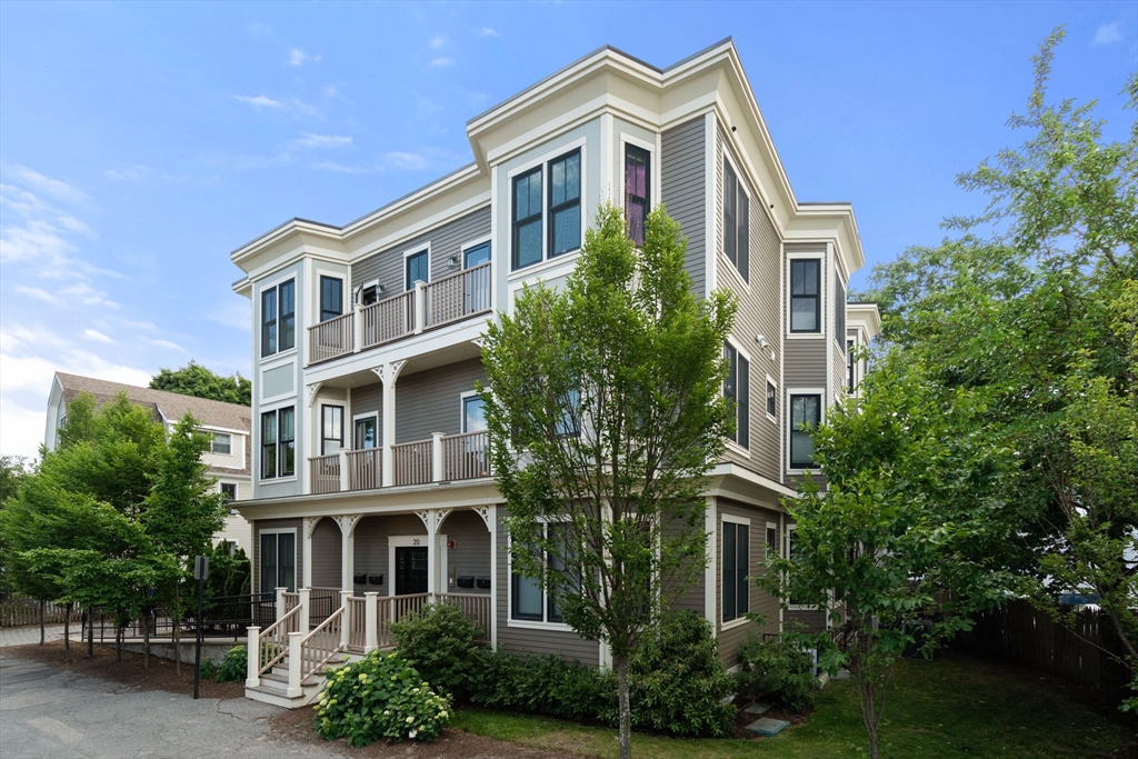 20 Kent Court, Somerville, Massachusetts, 2 Bedrooms Bedrooms, 5 Rooms Rooms,2 BathroomsBathrooms,Residential,For Sale,Kent Court,73540955