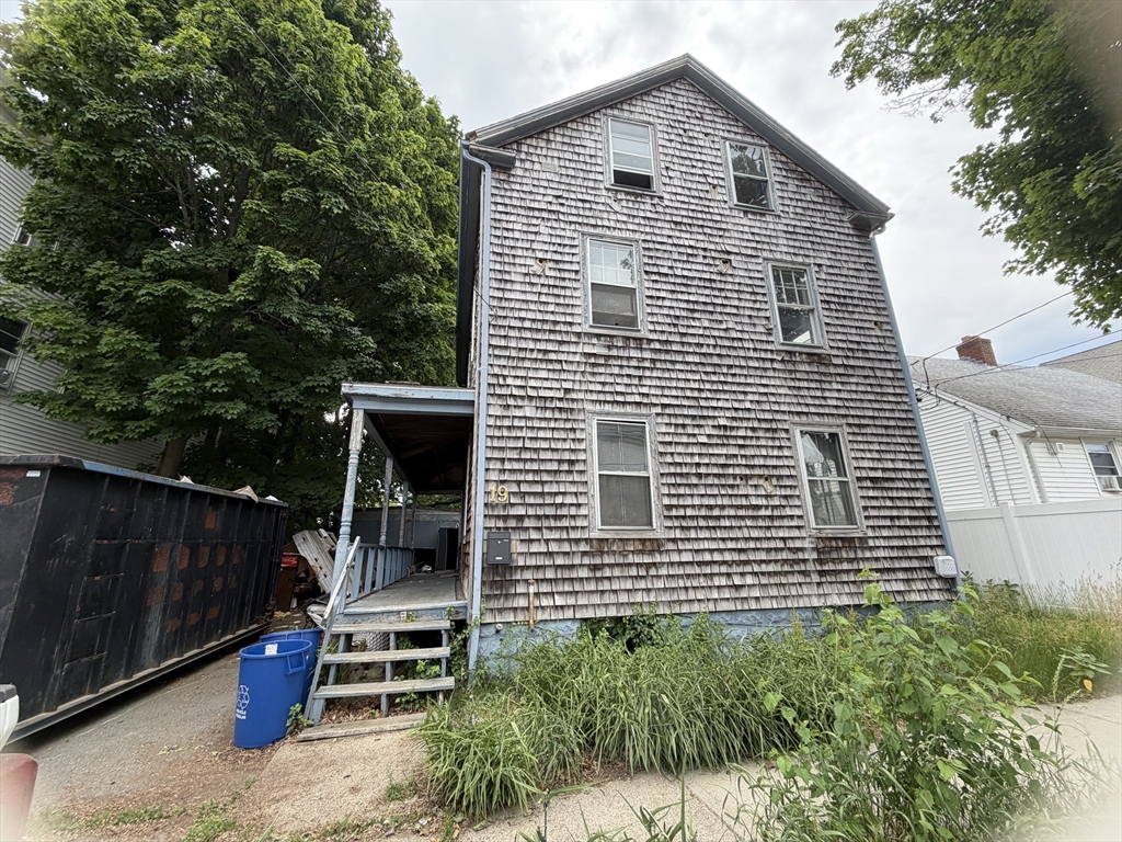 19 Swampscott Ave, Peabody, Massachusetts, 6 Bedrooms Bedrooms, 10 Rooms Rooms,2 BathroomsBathrooms,Residential Income,For Sale,Swampscott Ave,73536005