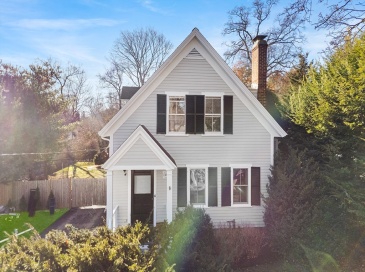 29 Cottage St, Wellesley, Massachusetts, 5 Bedrooms Bedrooms, 8 Rooms Rooms,4 BathroomsBathrooms,Residential Lease,For Rent,Cottage St,73554701