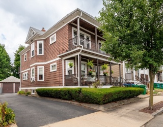 66 Almont St, Medford, Massachusetts, 4 Bedrooms Bedrooms, 11 Rooms Rooms,2 BathroomsBathrooms,Residential Income,For Sale,Almont St,73554717