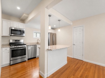 39-41 Forest Street, Arlington, Massachusetts, 2 Bedrooms Bedrooms, 5 Rooms Rooms,2 BathroomsBathrooms,Residential Lease,For Rent,Forest Street,73554723