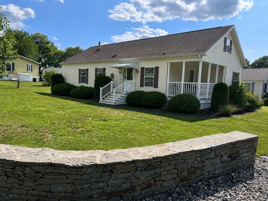 2 Settlers Road, Taunton, Massachusetts, 2 Bedrooms Bedrooms, 5 Rooms Rooms,2 BathroomsBathrooms,Residential,For Sale,Settlers Road,73554787