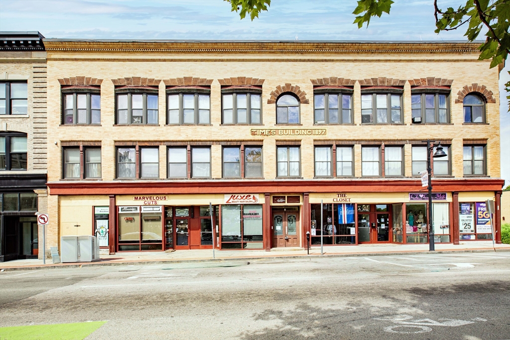 7 Main Street, Brockton, Massachusetts, 1 Bedroom Bedrooms, 4 Rooms Rooms,1 BathroomBathrooms,Residential,For Sale,Main Street,73554860