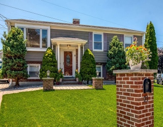 21 Cardosi Court, Pawtucket, Rhode Island, 4 Bedrooms Bedrooms, 11 Rooms Rooms,2 BathroomsBathrooms,Residential,For Sale,Cardosi Court,73554867
