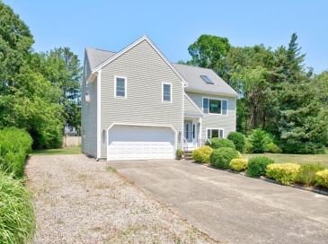 108 Pheasant Ln, Falmouth, Massachusetts, 3 Bedrooms Bedrooms, 7 Rooms Rooms,2.5 BathroomsBathrooms,Residential,For Sale,Pheasant Ln,73548445