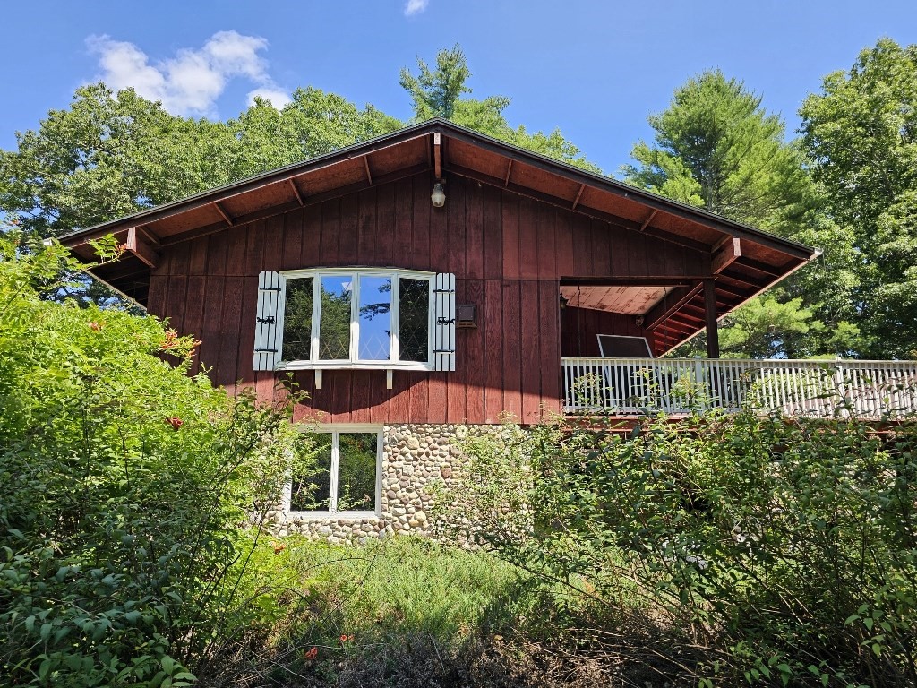 135 Peck Brothers Rd, Monson, Massachusetts, 2 Bedrooms Bedrooms, 5 Rooms Rooms,1.5 BathroomsBathrooms,Residential,For Sale,Peck Brothers Rd,73554887