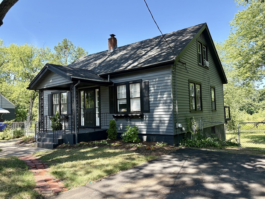 110 Darling Street, Springfield, Massachusetts, 3 Bedrooms Bedrooms, 6 Rooms Rooms,1.5 BathroomsBathrooms,Residential,For Sale,Darling Street,73554735