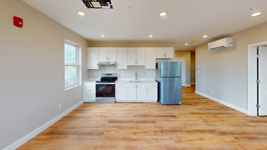 100 Revere, Revere, Massachusetts, 2 Bedrooms Bedrooms, 4 Rooms Rooms,1 BathroomBathrooms,Residential Lease,For Rent,Revere,73554740