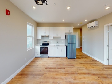 100 Revere, Revere, Massachusetts, 2 Bedrooms Bedrooms, 4 Rooms Rooms,1 BathroomBathrooms,Residential Lease,For Rent,Revere,73554740
