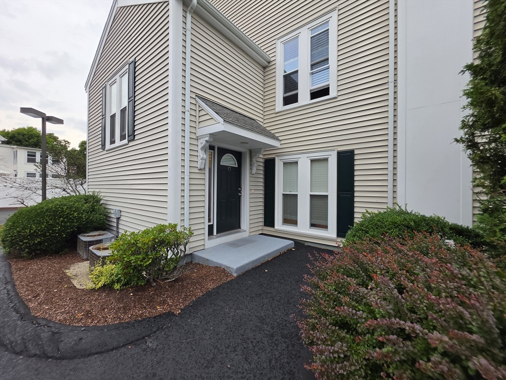 33 Randolph St, Abington, Massachusetts, 2 Bedrooms Bedrooms, 4 Rooms Rooms,1 BathroomBathrooms,Residential Lease,For Rent,Randolph St,73554745