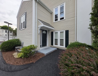 33 Randolph St, Abington, Massachusetts, 2 Bedrooms Bedrooms, 4 Rooms Rooms,1 BathroomBathrooms,Residential Lease,For Rent,Randolph St,73554745