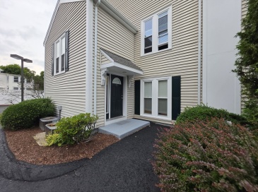 33 Randolph St, Abington, Massachusetts, 2 Bedrooms Bedrooms, 4 Rooms Rooms,1 BathroomBathrooms,Residential Lease,For Rent,Randolph St,73554745