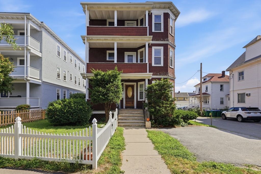 266 Fellsway W, Medford, Massachusetts, 3 Bedrooms Bedrooms, 6 Rooms Rooms,1 BathroomBathrooms,Residential,For Sale,Fellsway W,73554750