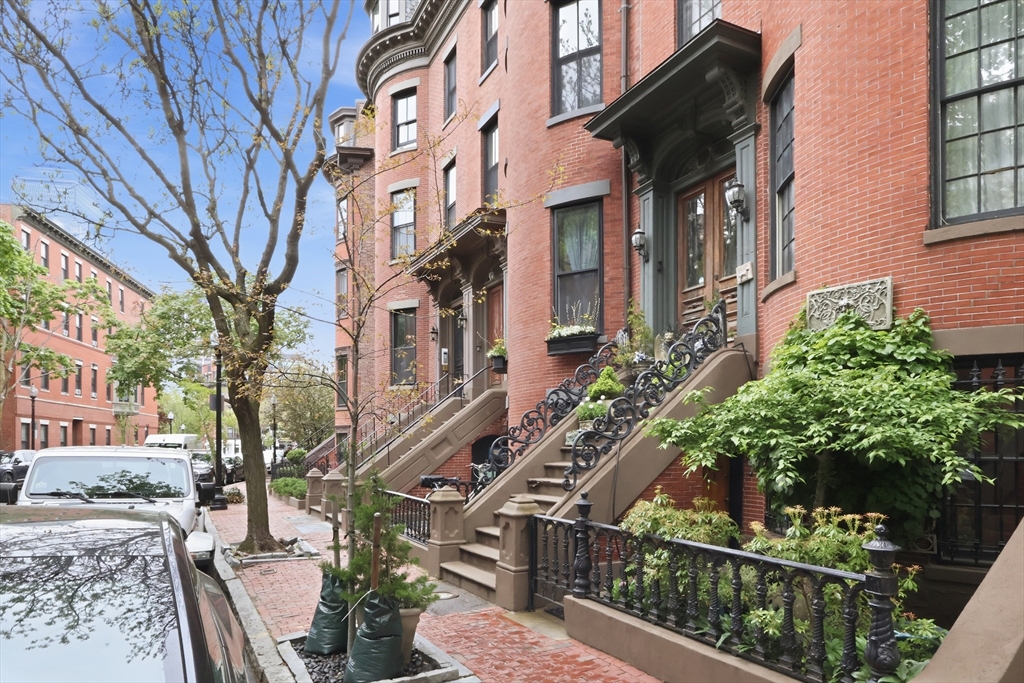 125 Pembroke, Boston, Massachusetts, 1 Bedroom Bedrooms, 3 Rooms Rooms,1 BathroomBathrooms,Residential Lease,For Rent,Pembroke,73531758