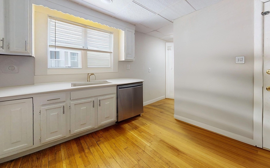 5 Edgar Terrace, Somerville, Massachusetts, 4 Bedrooms Bedrooms, 6 Rooms Rooms,1 BathroomBathrooms,Residential Lease,For Rent,Edgar Terrace,73554775