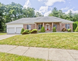 15 Avalon Place, Agawam, Massachusetts, 3 Bedrooms Bedrooms, 7 Rooms Rooms,2.5 BathroomsBathrooms,Residential,For Sale,Avalon Place,73553204