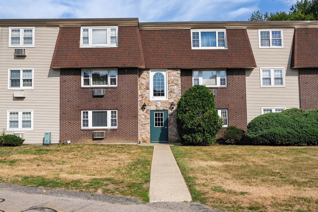 180 Main St, Bridgewater, Massachusetts, 2 Bedrooms Bedrooms, 4 Rooms Rooms,1.5 BathroomsBathrooms,Residential Lease,For Rent,Main St,73554820