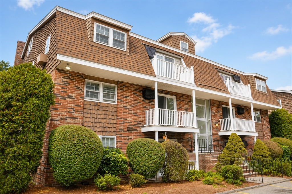 90 Beacon St, Lawrence, Massachusetts, 2 Bedrooms Bedrooms, 4 Rooms Rooms,1 BathroomBathrooms,Residential Lease,For Rent,Beacon St,73554832