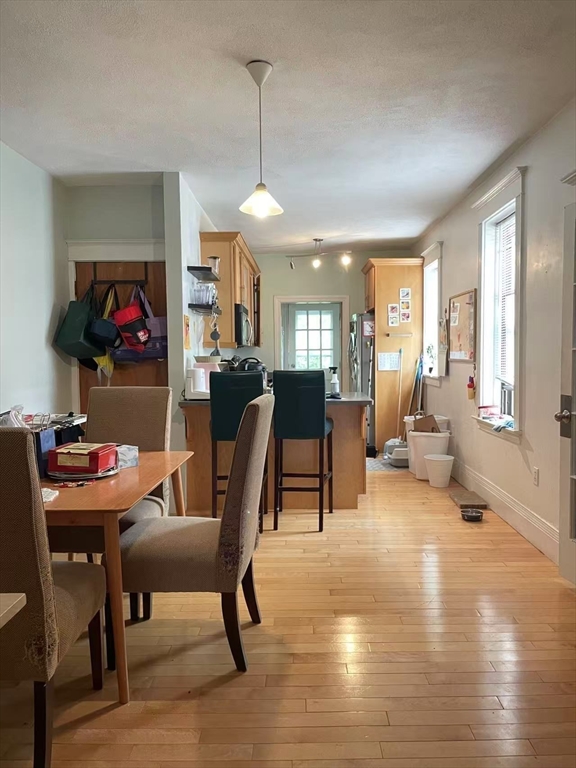 37 Park Vale, Boston, Massachusetts, 2 Bedrooms Bedrooms, 5 Rooms Rooms,1.5 BathroomsBathrooms,Residential Lease,For Rent,Park Vale,73526548