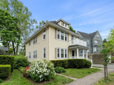 3-3A Warren Ave, Milton, Massachusetts, 2 Bedrooms Bedrooms, 6 Rooms Rooms,1 BathroomBathrooms,Residential Lease,For Rent,Warren Ave,73554941