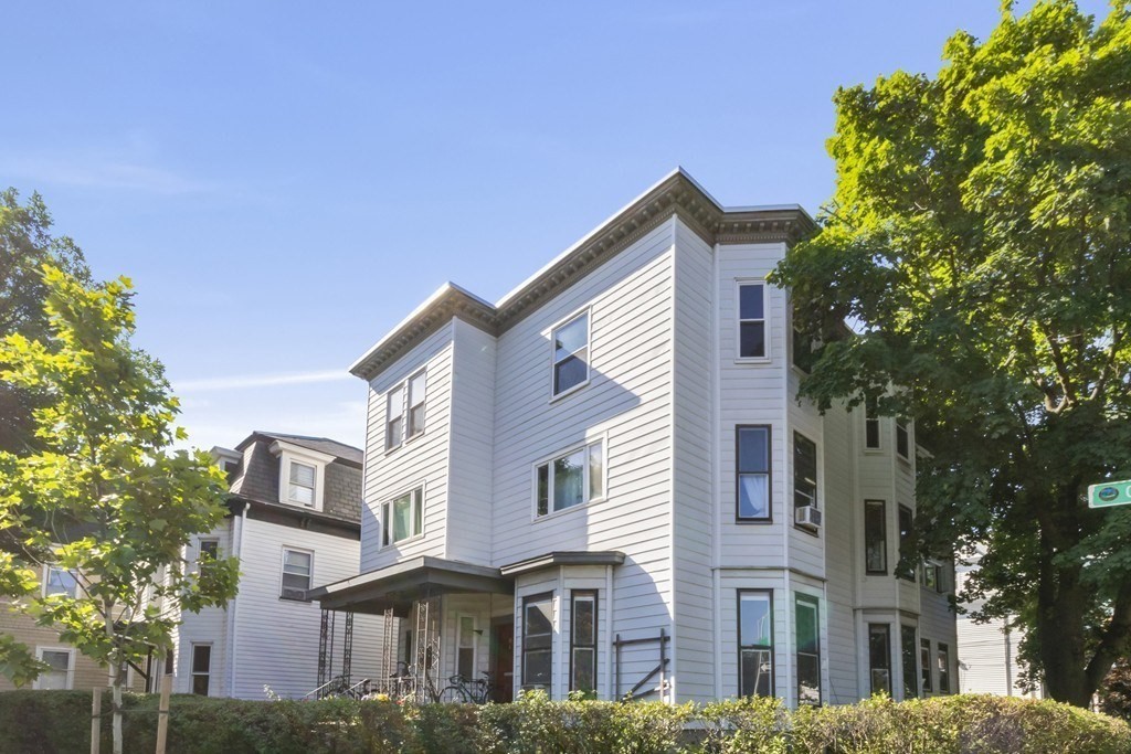 1560 Cambridge Street, Cambridge, Massachusetts, 3 Bedrooms Bedrooms, 6 Rooms Rooms,1 BathroomBathrooms,Residential Lease,For Rent,Cambridge Street,73554948