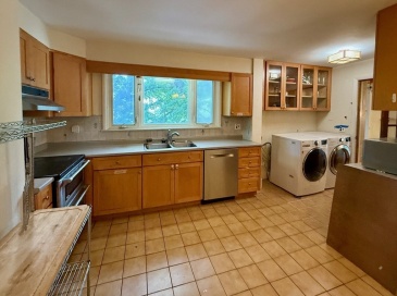 1560 Cambridge Street, Cambridge, Massachusetts, 3 Bedrooms Bedrooms, 6 Rooms Rooms,1 BathroomBathrooms,Residential Lease,For Rent,Cambridge Street,73554948