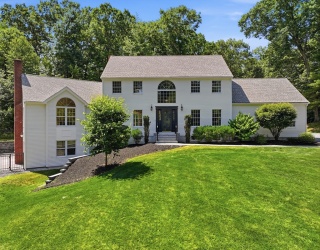 14 Stub Toe Lane, Southborough, Massachusetts, 4 Bedrooms Bedrooms, 12 Rooms Rooms,2.5 BathroomsBathrooms,Residential,For Sale,Stub Toe Lane,73554950