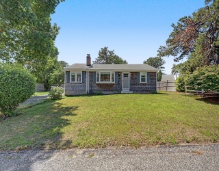 43 Dartmouth Road, Dennis, Massachusetts, 2 Bedrooms Bedrooms, 6 Rooms Rooms,1 BathroomBathrooms,Residential,For Sale,Dartmouth Road,73554770