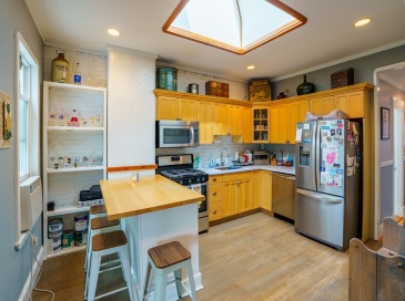 759 E 7th St, Boston, Massachusetts, 3 Bedrooms Bedrooms, 7 Rooms Rooms,1 BathroomBathrooms,Residential Lease,For Rent,E 7th St,73554907