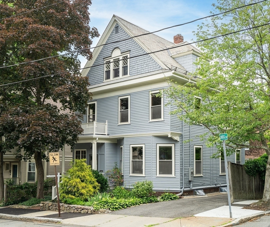 14 Buena Vista Park, Cambridge, Massachusetts, 4 Bedrooms Bedrooms, 8 Rooms Rooms,3.5 BathroomsBathrooms,Residential Lease,For Rent,Buena Vista Park,73513059