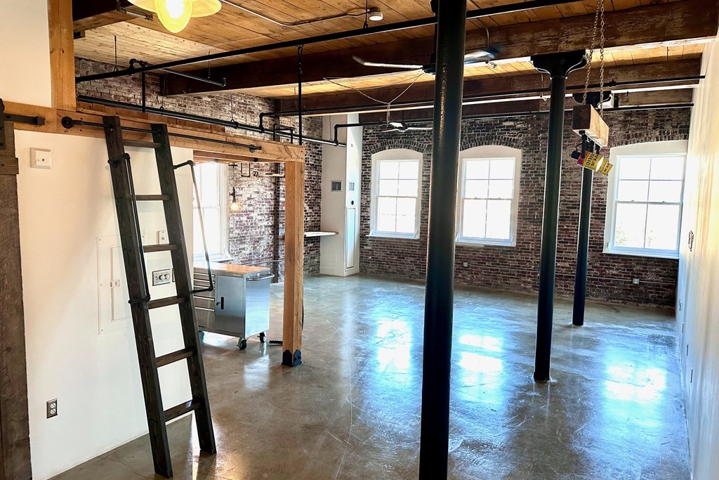 172 Middle St, Lowell, Massachusetts, 1 Bedroom Bedrooms, 1 Room Rooms,1 BathroomBathrooms,Residential Lease,For Rent,Middle St,73554977