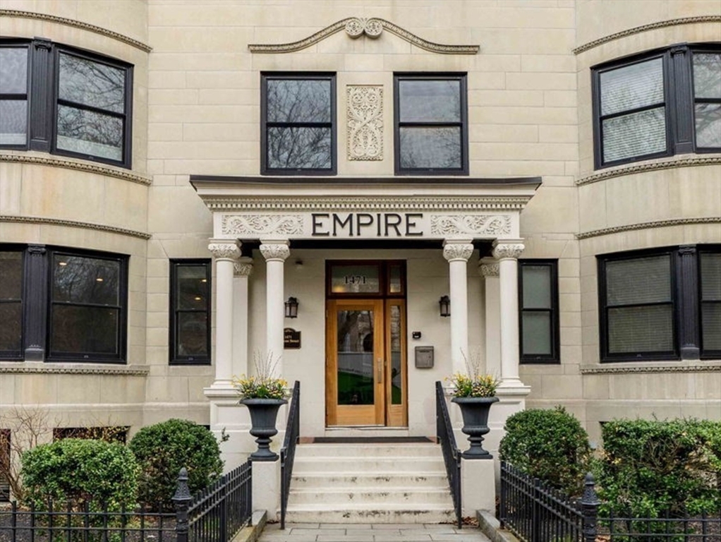 1471 Beacon St, Brookline, Massachusetts, 3 Bedrooms Bedrooms, 5 Rooms Rooms,2 BathroomsBathrooms,Residential Lease,For Rent,Beacon St,73542734