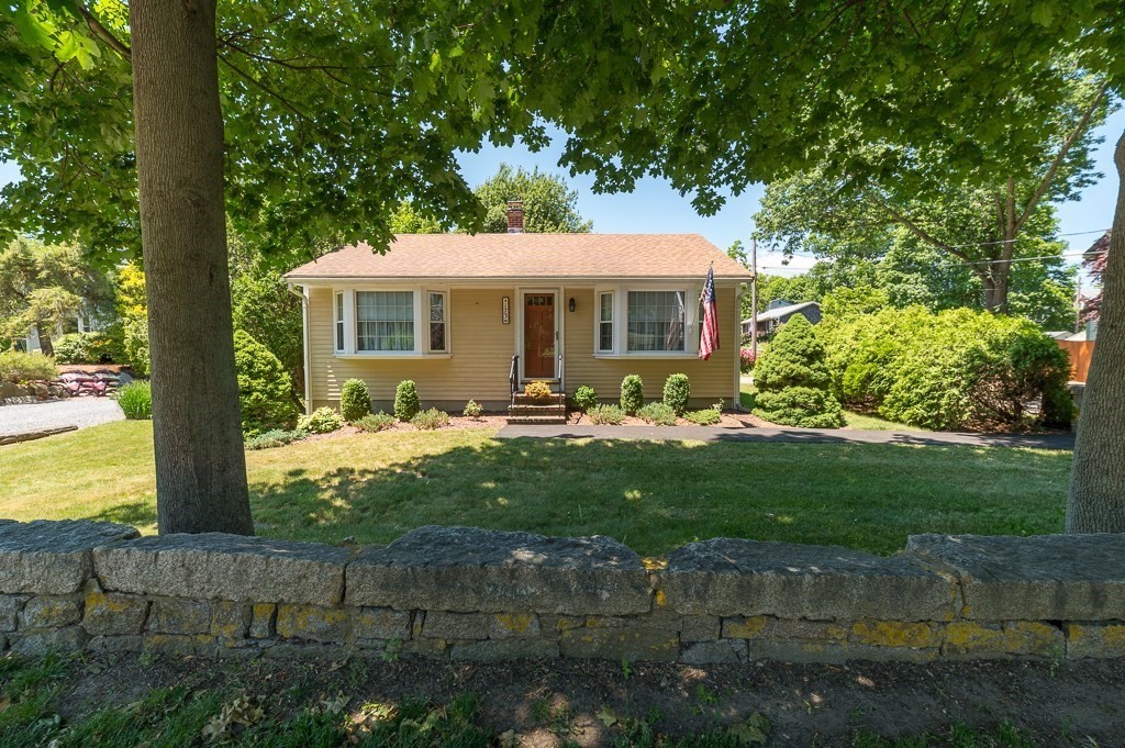 173 Main Street, Rockport, Massachusetts, 2 Bedrooms Bedrooms, 5 Rooms Rooms,1 BathroomBathrooms,Residential,For Sale,Main Street,73547544