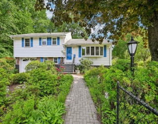 15 Dana Rd, Maynard, Massachusetts, 3 Bedrooms Bedrooms, 7 Rooms Rooms,1.5 BathroomsBathrooms,Residential,For Sale,Dana Rd,73532510