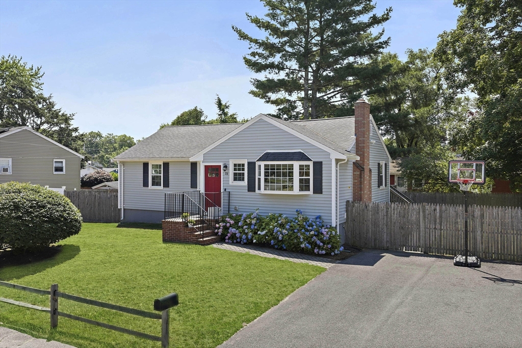 33 Bartlett Rd, Randolph, Massachusetts, 3 Bedrooms Bedrooms, 7 Rooms Rooms,2 BathroomsBathrooms,Residential,For Sale,Bartlett Rd,73550390