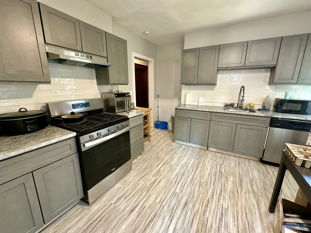 8 Parkton Rd, Boston, Massachusetts, 3 Bedrooms Bedrooms, 5 Rooms Rooms,1 BathroomBathrooms,Residential Lease,For Rent,Parkton Rd,73548333