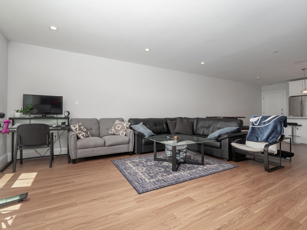 45 L Street, Boston, Massachusetts, 3 Bedrooms Bedrooms, 10 Rooms Rooms,2 BathroomsBathrooms,Residential Lease,For Rent,L Street,73520330